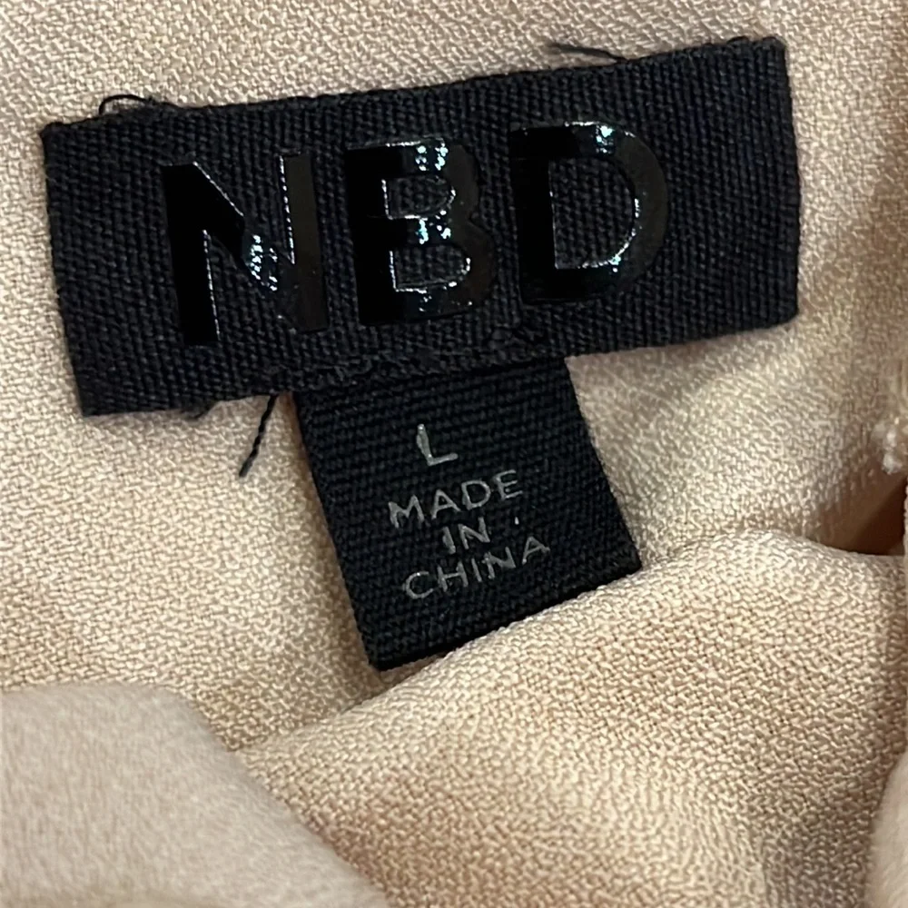 NBD stunning Beige with beautiful White Embroidery overlay dress. Sleeveless L - Picture 16 of 16